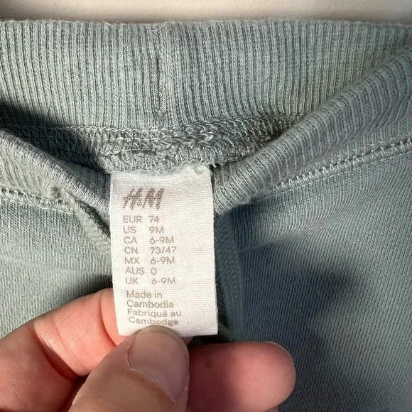 H&M Mickey Mouse & Friends Green Sweatshirt and Pants Set 6-9 Months Baby - Picture 5 of 6